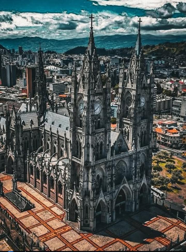 Bas&iacute;lica del Voto Nacional